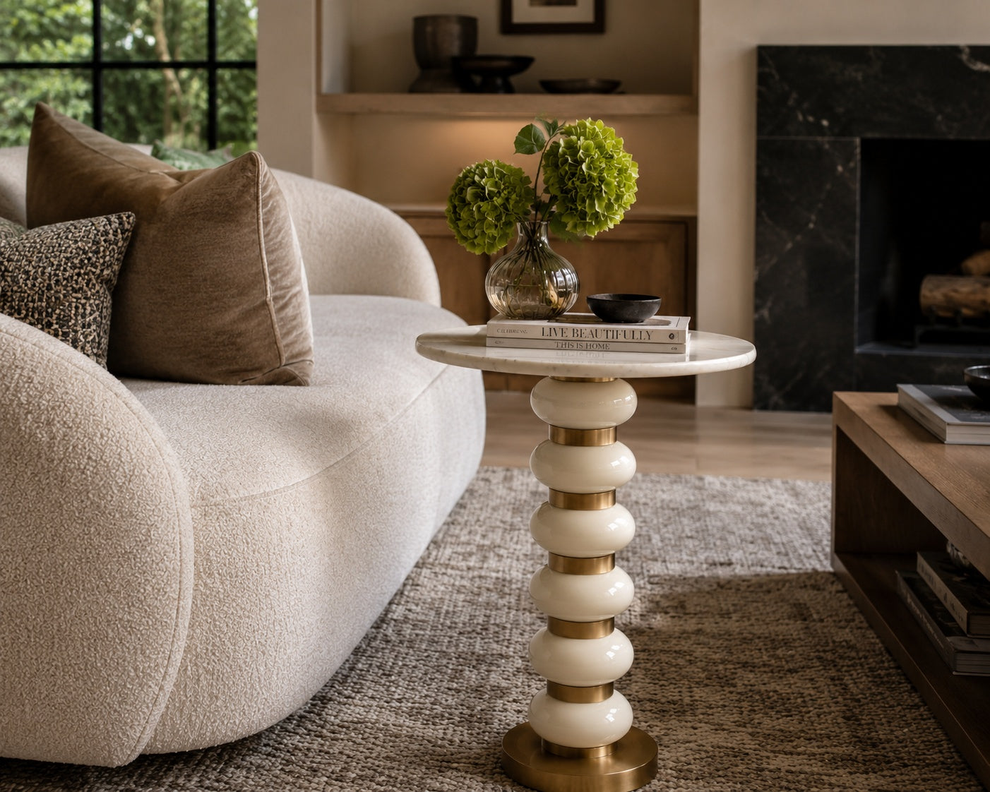 How to Choose the Perfect Luxury Side Table for a Modern Living Room