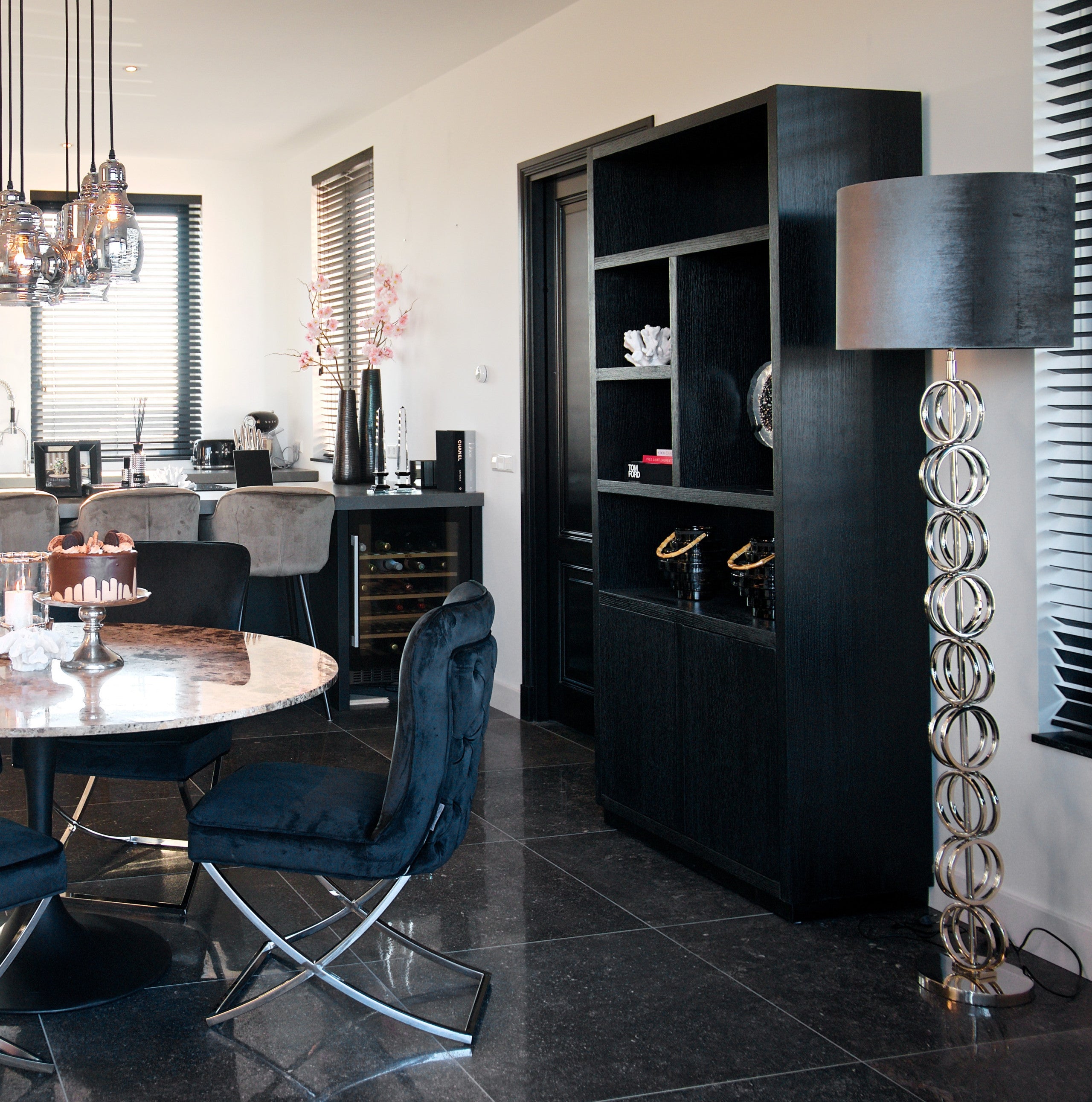 Display cabinet Oakura 2-doors