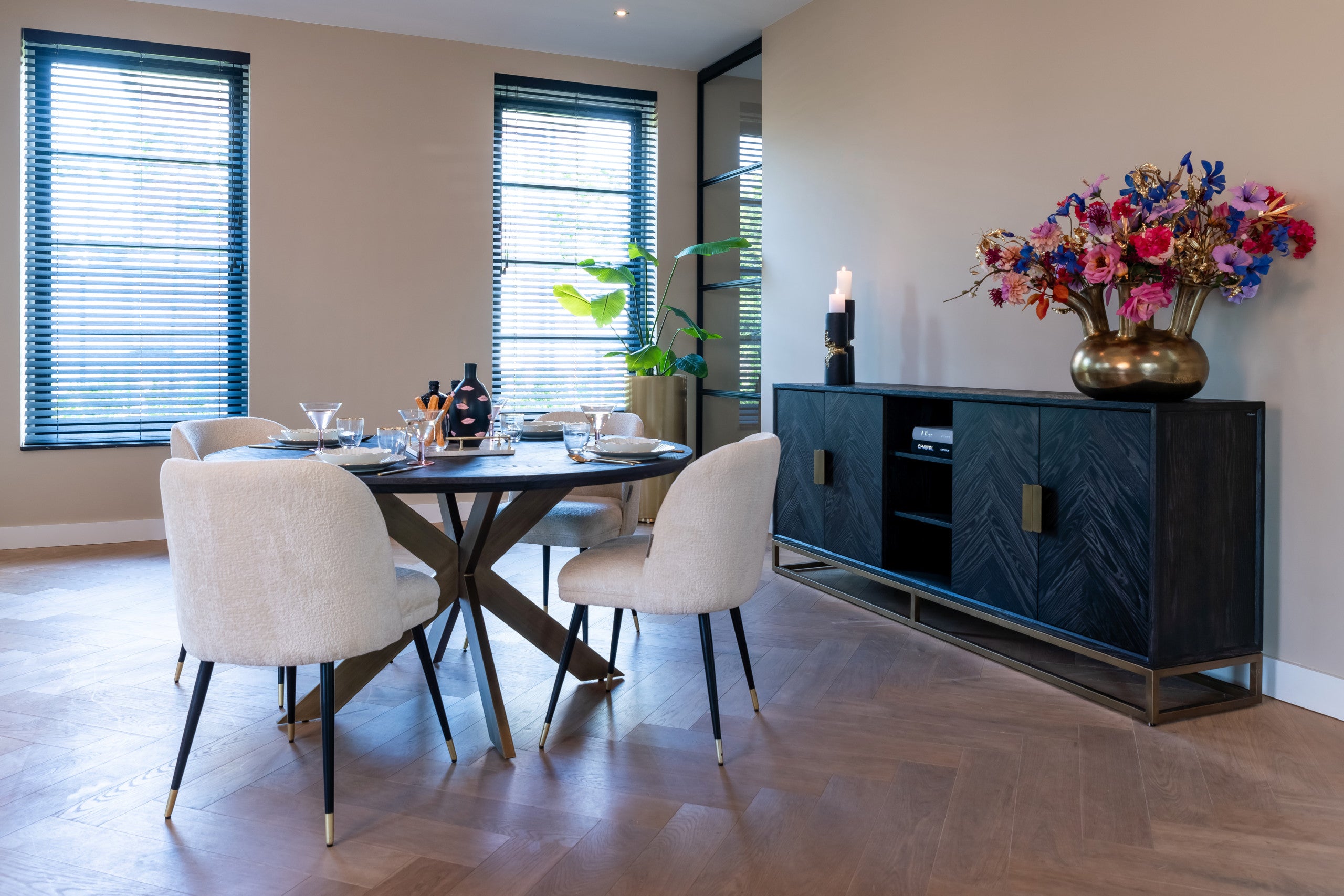dining room table Blackbone brass 140